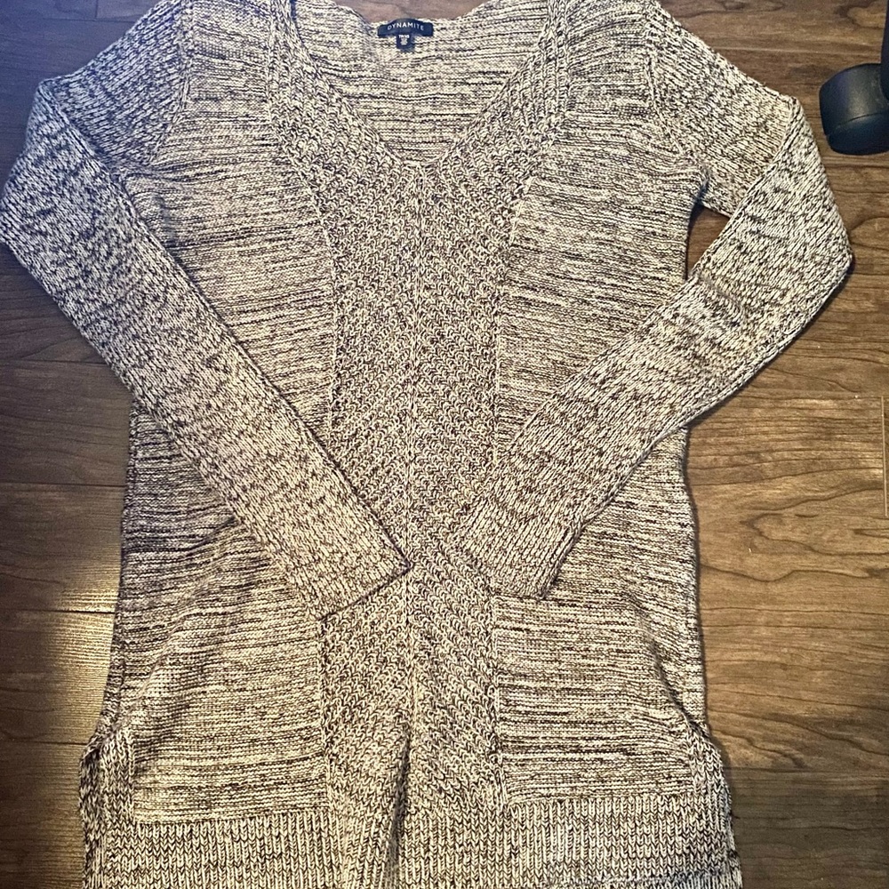 Dynamite knitted sweater grey v neck